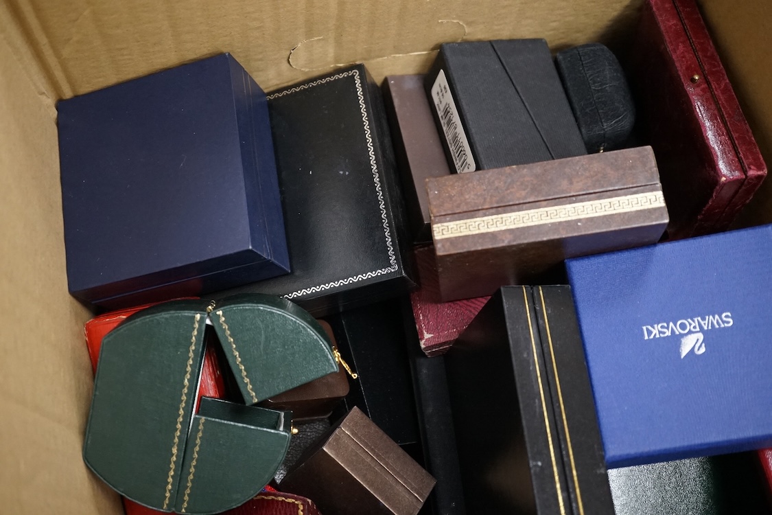 A quantity of assorted jewellery boxes.